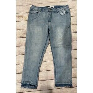 Cato EST 1946 Contemporary Frayed Hem Capri Ankle denim Jeans Stretch 12